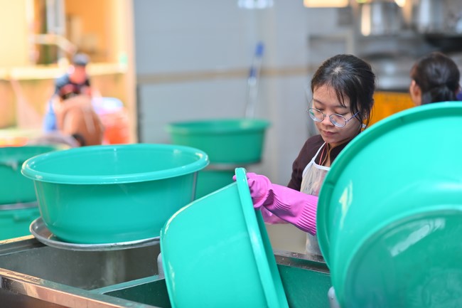 Dharma Talk “Stop and transform karma” – The 100th Seven-Day Retreat.