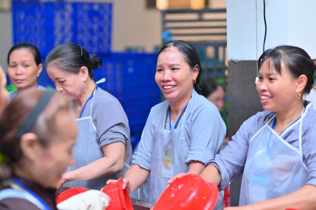 Dharma Talk “Stop and transform karma” – The 100th Seven-Day Retreat.