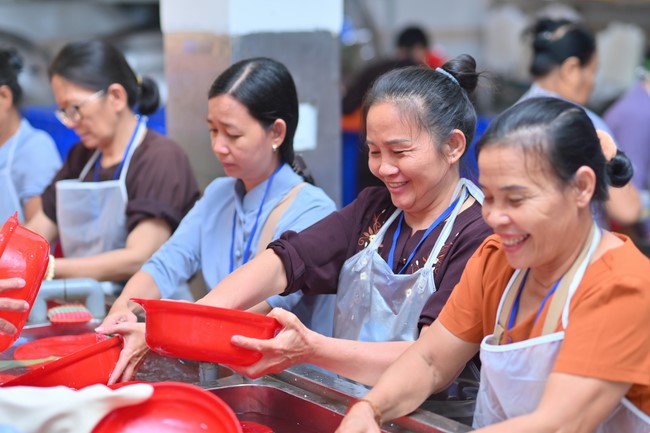 Dharma Talk “Stop and transform karma” – The 100th Seven-Day Retreat.