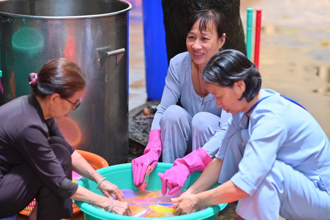 Dharma Talk “Stop and transform karma” – The 100th Seven-Day Retreat.