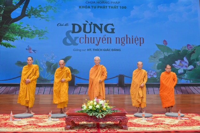 Dharma Talk “Stop and transform karma” – The 100th Seven-Day Retreat.