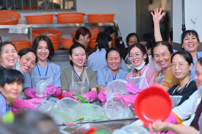 Dharma Talk “Stop and transform karma” – The 100th Seven-Day Retreat.