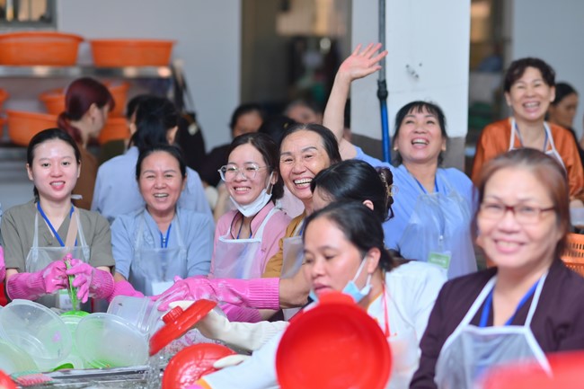 Dharma Talk “Stop and transform karma” – The 100th Seven-Day Retreat.