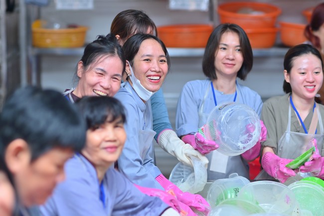 Dharma Talk “Stop and transform karma” – The 100th Seven-Day Retreat.