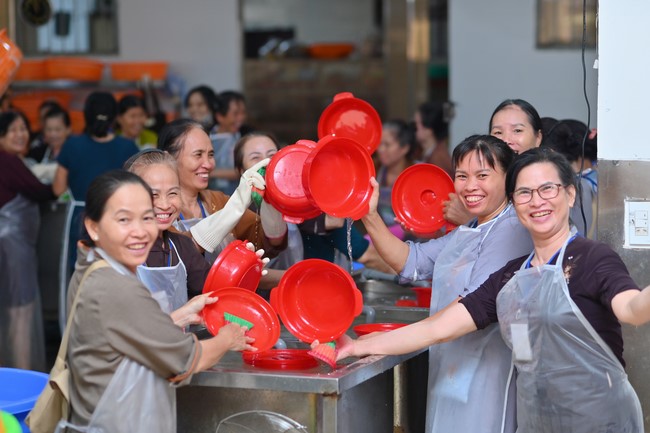 Dharma Talk “Stop and transform karma” – The 100th Seven-Day Retreat.