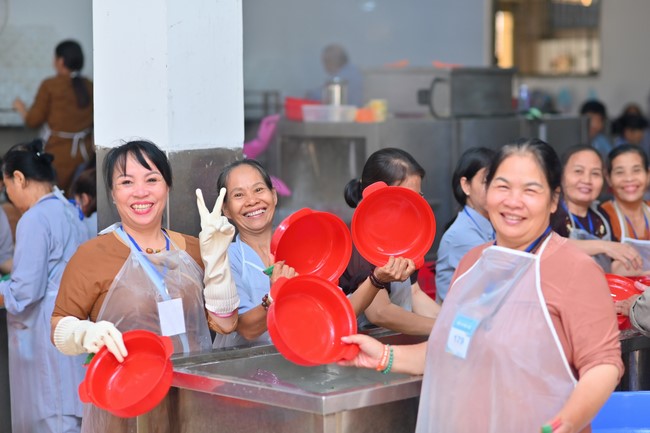 Dharma Talk “Stop and transform karma” – The 100th Seven-Day Retreat.