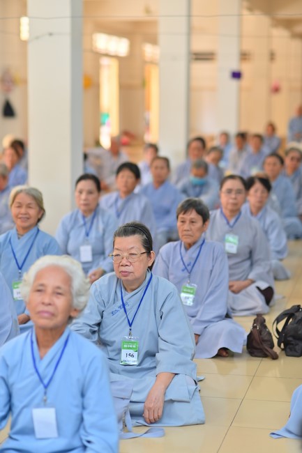 Dharma Talk “Stop and transform karma” – The 100th Seven-Day Retreat.