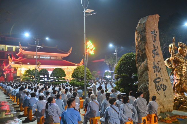 Three-Jewel gratitude Ceremony in the 100th seven-day Retreat