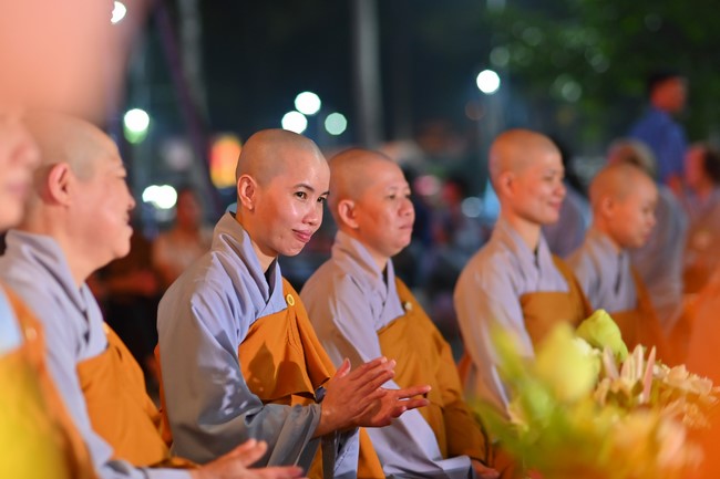 Three-Jewel gratitude Ceremony in the 100th seven-day Retreat