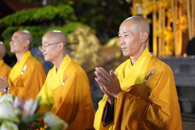 Three-Jewel gratitude Ceremony in the 100th seven-day Retreat