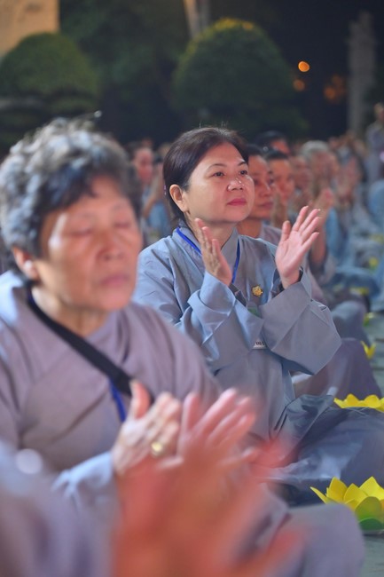 Three-Jewel gratitude Ceremony in the 100th seven-day Retreat