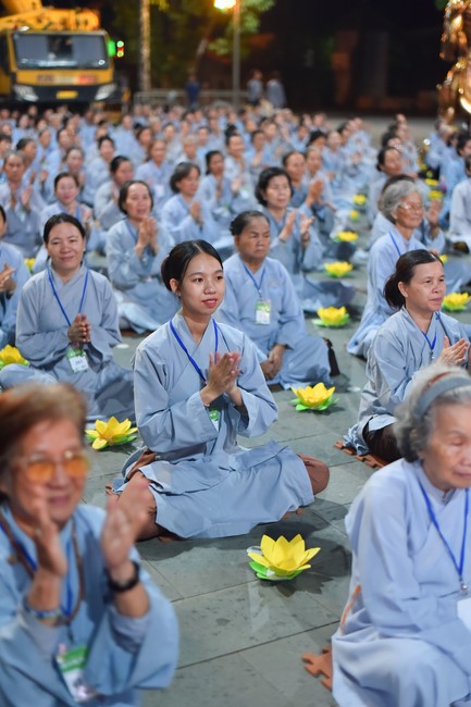 Three-Jewel gratitude Ceremony in the 100th seven-day Retreat