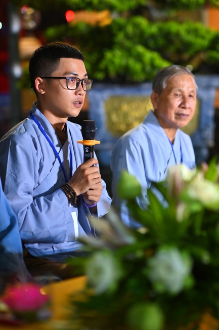 Three-Jewel gratitude Ceremony in the 100th seven-day Retreat