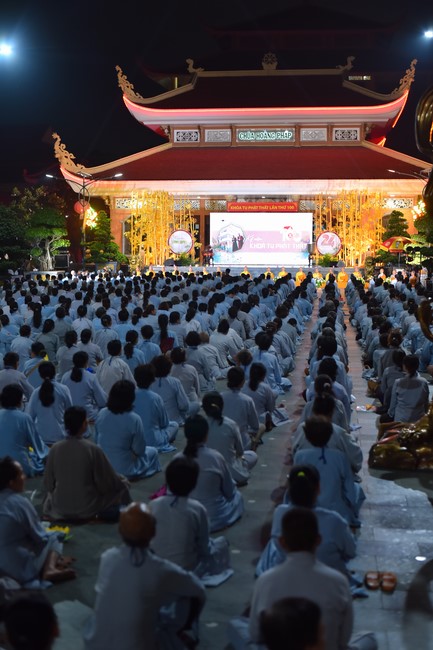 Three-Jewel gratitude Ceremony in the 100th seven-day Retreat