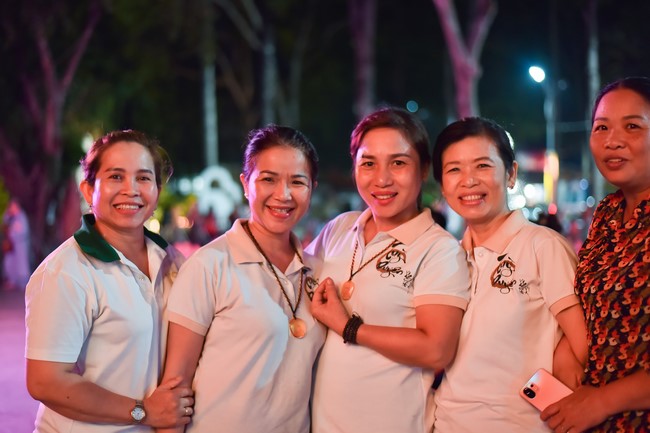 Three-Jewel gratitude Ceremony in the 100th seven-day Retreat