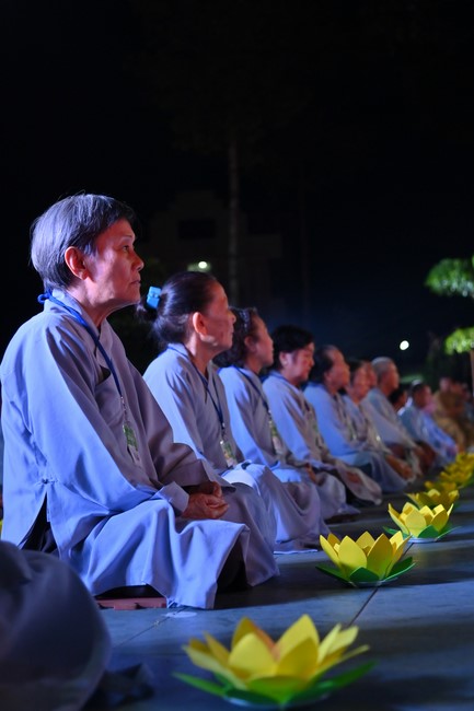 Three-Jewel gratitude Ceremony in the 100th seven-day Retreat