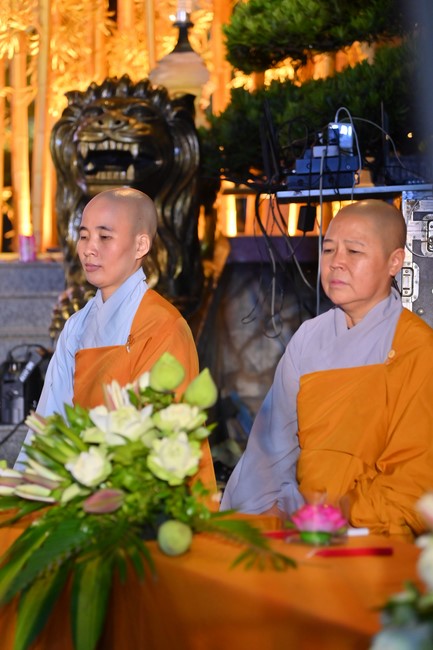 Three-Jewel gratitude Ceremony in the 100th seven-day Retreat