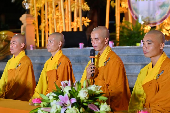 Three-Jewel gratitude Ceremony in the 100th seven-day Retreat