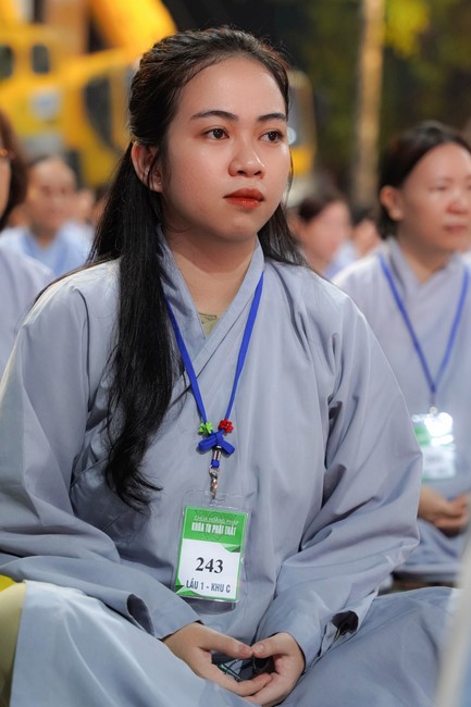 Three-Jewel gratitude Ceremony in the 100th seven-day Retreat