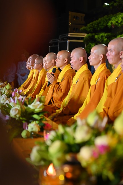 Three-Jewel gratitude Ceremony in the 100th seven-day Retreat