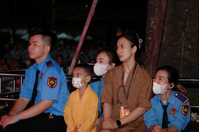 Three-Jewel gratitude Ceremony in the 100th seven-day Retreat