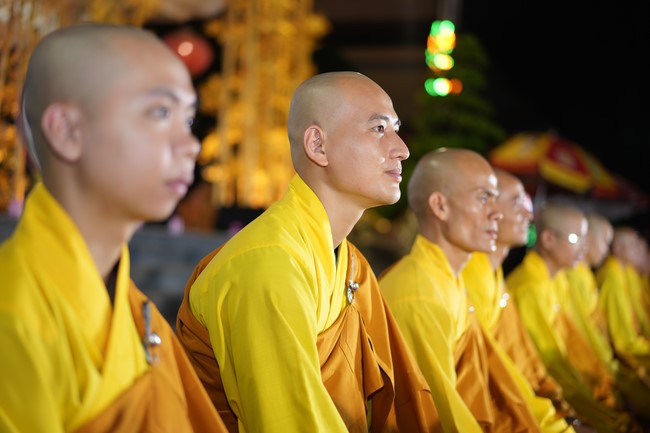 Three-Jewel gratitude Ceremony in the 100th seven-day Retreat