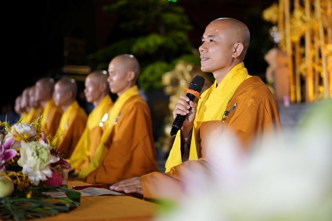 Three-Jewel gratitude Ceremony in the 100th seven-day Retreat