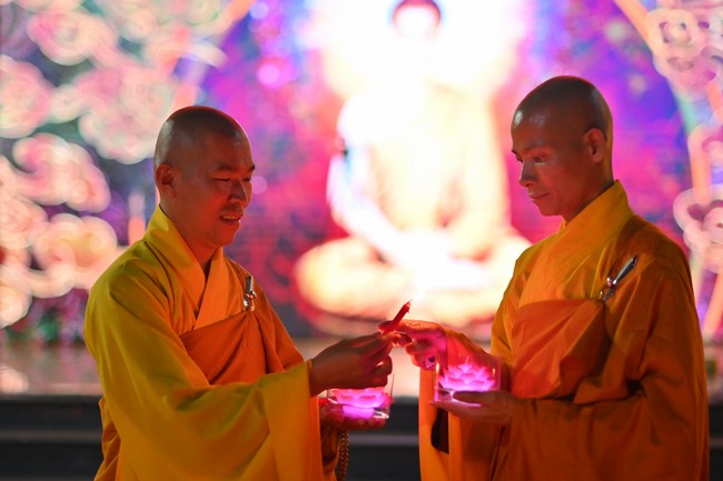 Three-Jewel gratitude Ceremony in the 100th seven-day Retreat