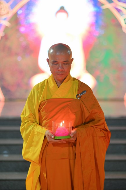 Three-Jewel gratitude Ceremony in the 100th seven-day Retreat