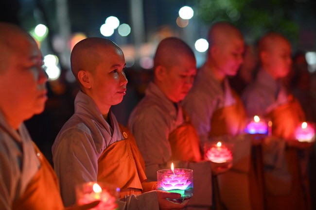 Three-Jewel gratitude Ceremony in the 100th seven-day Retreat