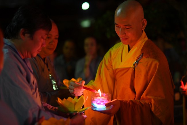 Three-Jewel gratitude Ceremony in the 100th seven-day Retreat