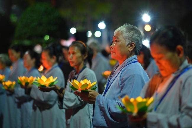 Three-Jewel gratitude Ceremony in the 100th seven-day Retreat