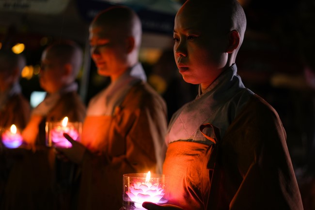 Three-Jewel gratitude Ceremony in the 100th seven-day Retreat