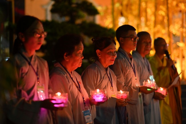 Three-Jewel gratitude Ceremony in the 100th seven-day Retreat