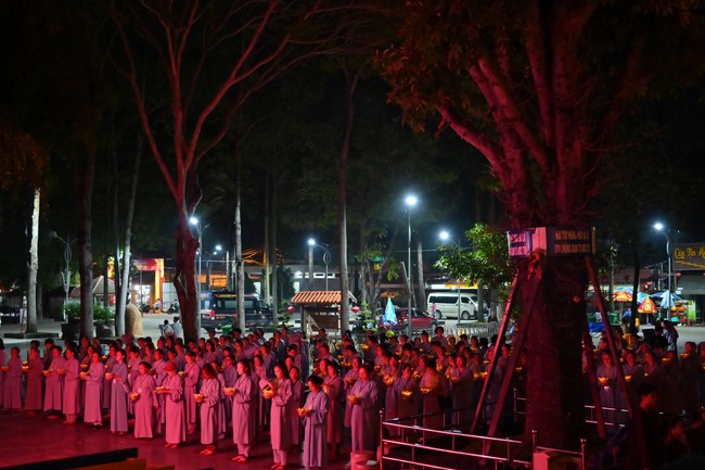 Three-Jewel gratitude Ceremony in the 100th seven-day Retreat