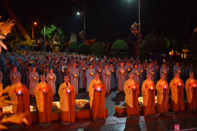 Three-Jewel gratitude Ceremony in the 100th seven-day Retreat