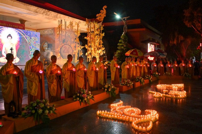 Three-Jewel gratitude Ceremony in the 100th seven-day Retreat