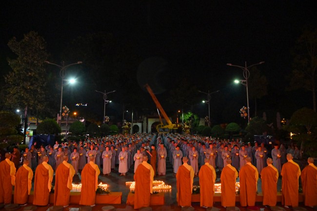 Three-Jewel gratitude Ceremony in the 100th seven-day Retreat