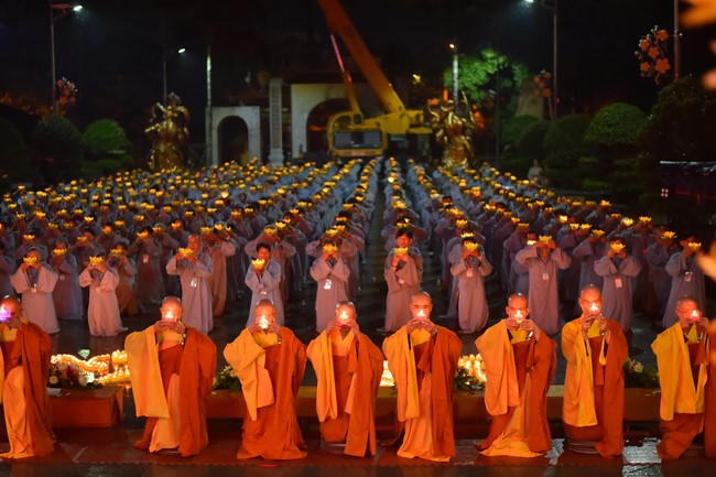 Three-Jewel gratitude Ceremony in the 100th seven-day Retreat