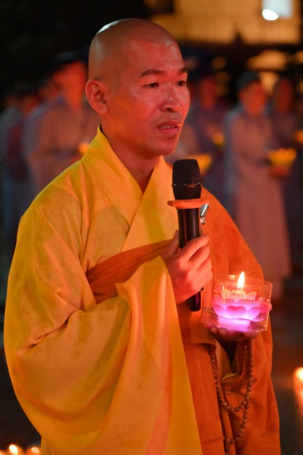 Three-Jewel gratitude Ceremony in the 100th seven-day Retreat