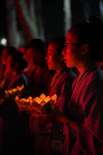 Three-Jewel gratitude Ceremony in the 100th seven-day Retreat