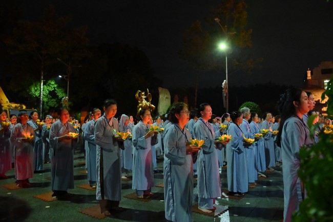 Three-Jewel gratitude Ceremony in the 100th seven-day Retreat