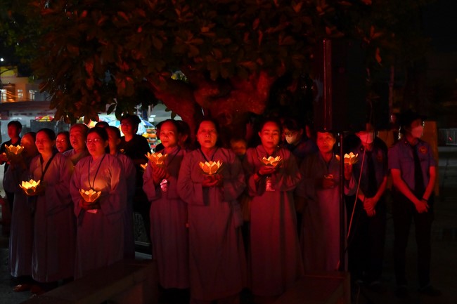 Three-Jewel gratitude Ceremony in the 100th seven-day Retreat