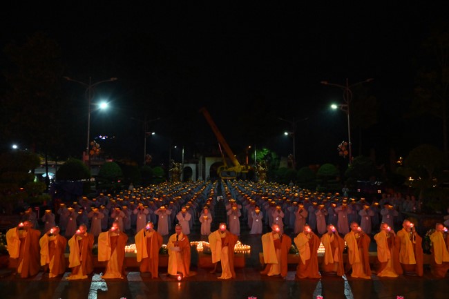 Three-Jewel gratitude Ceremony in the 100th seven-day Retreat