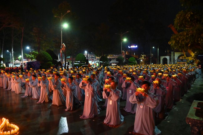 Three-Jewel gratitude Ceremony in the 100th seven-day Retreat