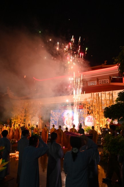 Three-Jewel gratitude Ceremony in the 100th seven-day Retreat