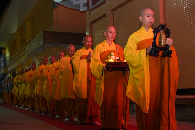 Three-Jewel gratitude Ceremony in the 100th seven-day Retreat