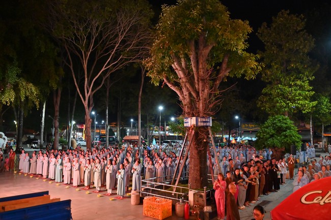 Three-Jewel gratitude Ceremony in the 100th seven-day Retreat