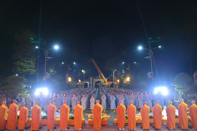 Three-Jewel gratitude Ceremony in the 100th seven-day Retreat