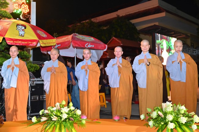 Three-Jewel gratitude Ceremony in the 100th seven-day Retreat